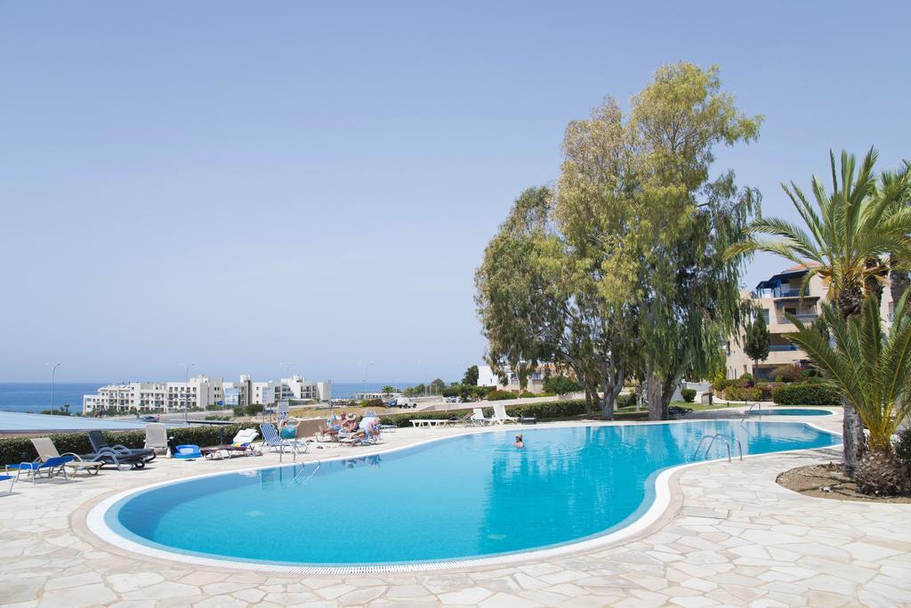 King'S Palace Apartment Paphos ภายนอก รูปภาพ