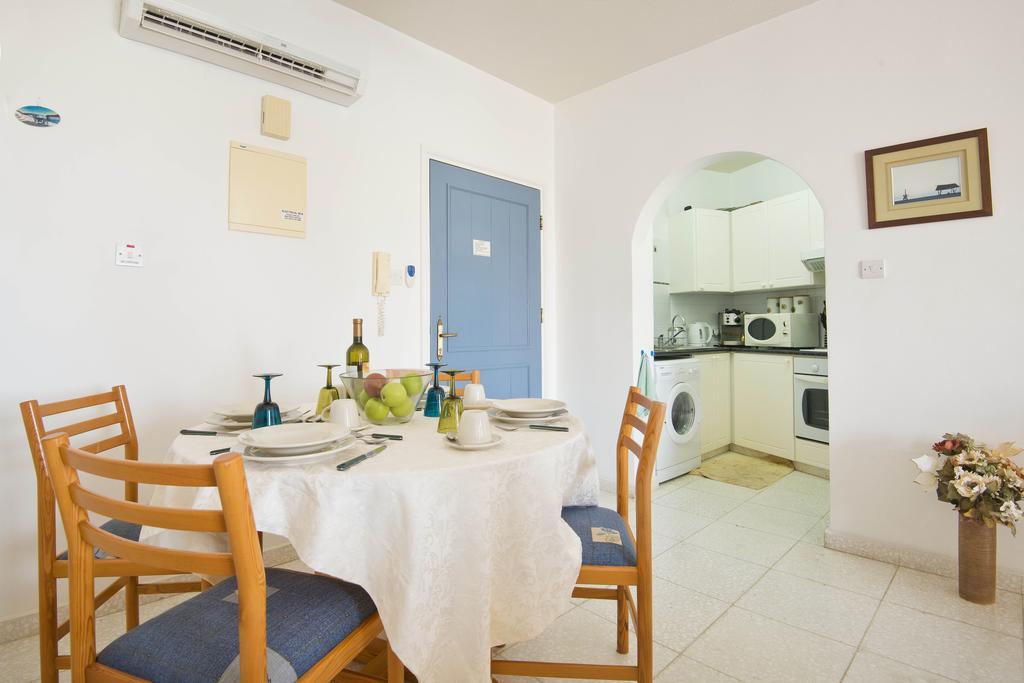 King'S Palace Apartment Paphos ภายนอก รูปภาพ