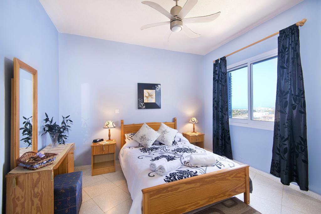 King'S Palace Apartment Paphos ภายนอก รูปภาพ
