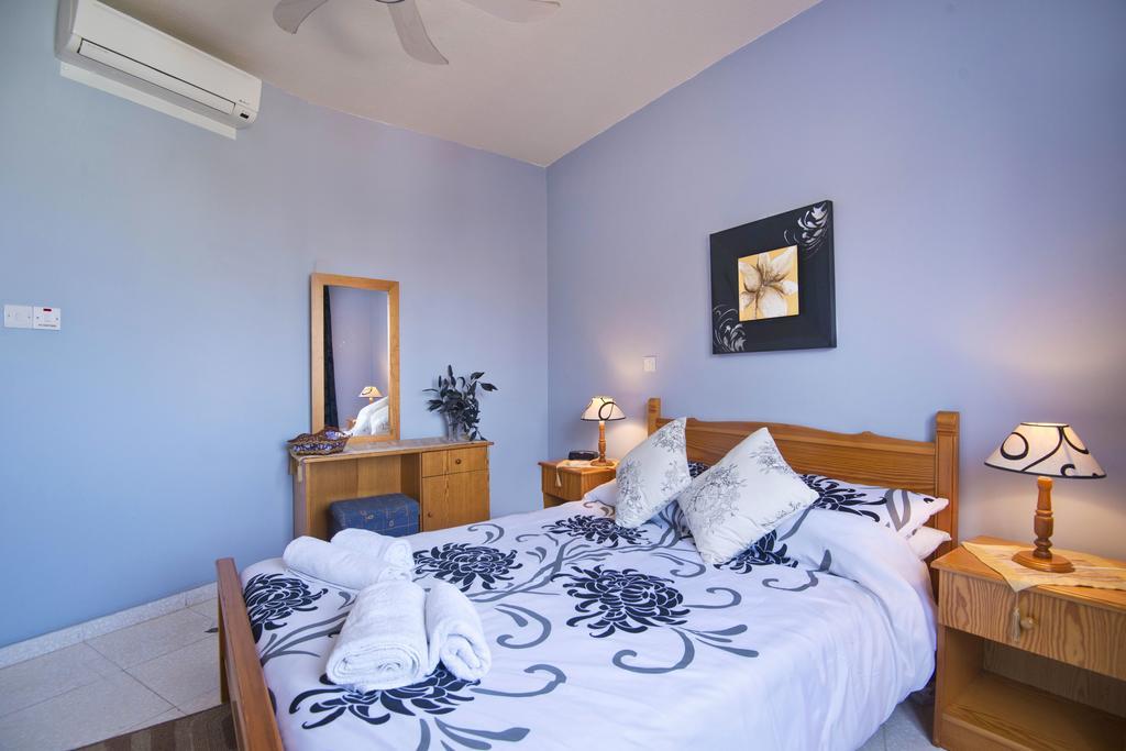 King'S Palace Apartment Paphos ภายนอก รูปภาพ