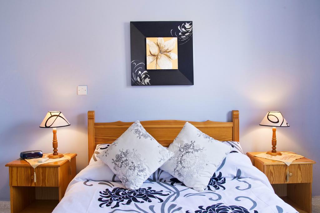 King'S Palace Apartment Paphos ภายนอก รูปภาพ